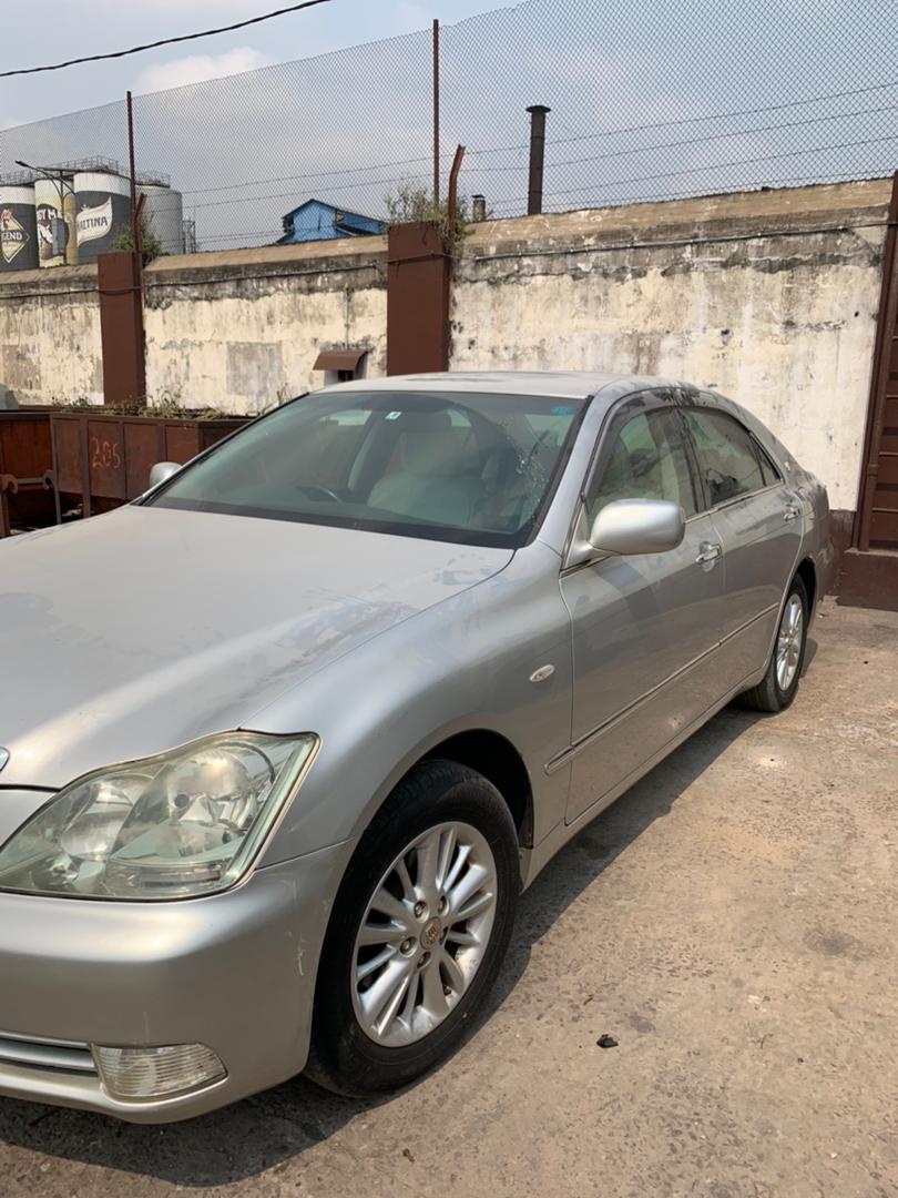 Toyota Crown royal